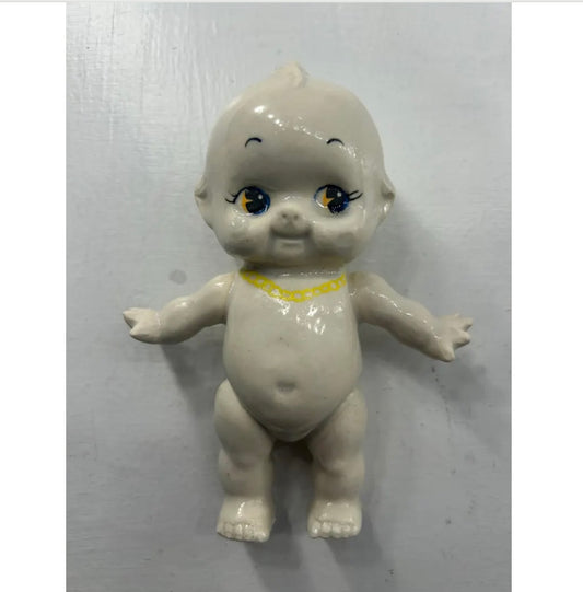 Kewpie con cadena.